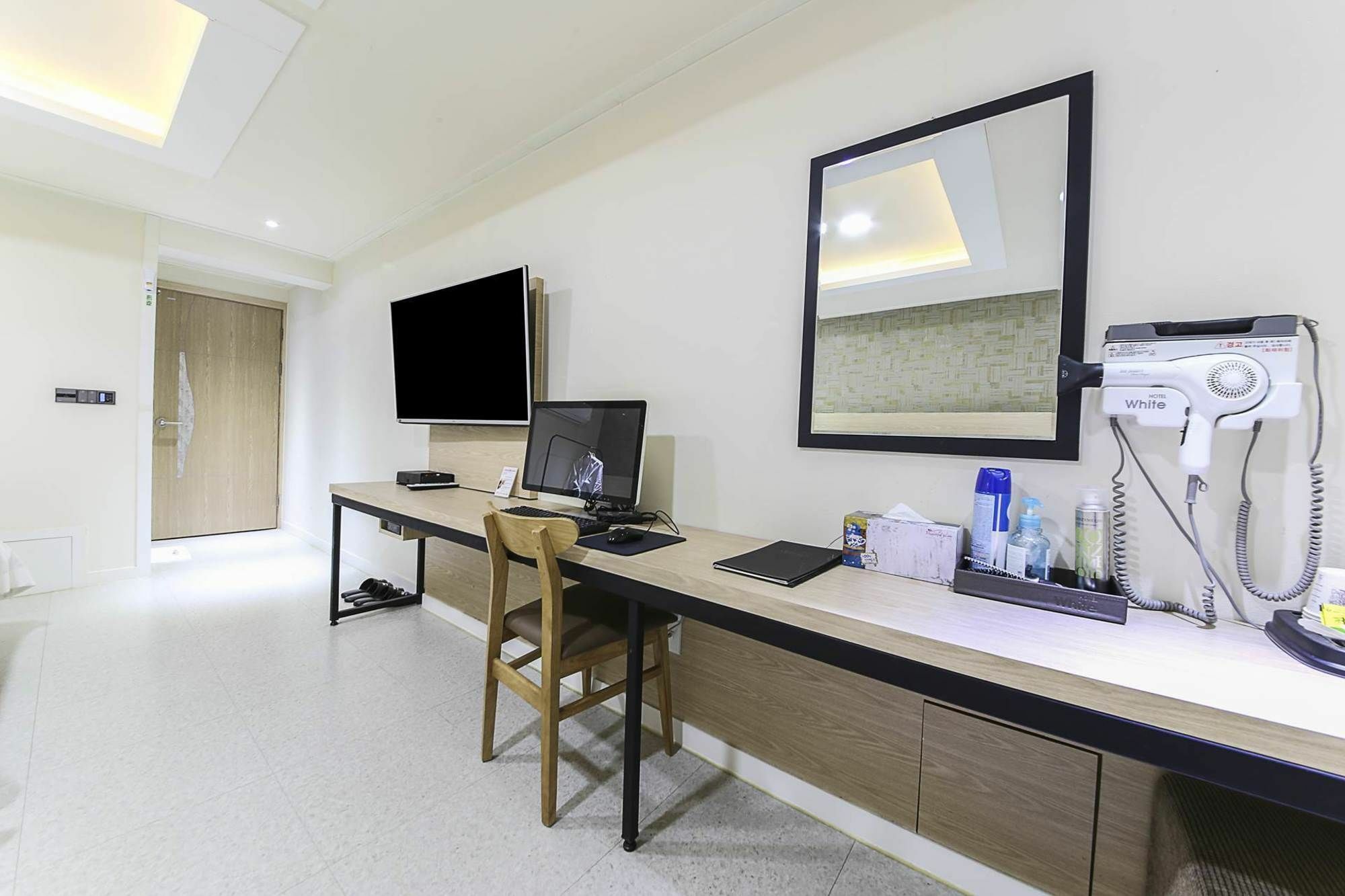 White Hotel Suwon Eksteriør bilde