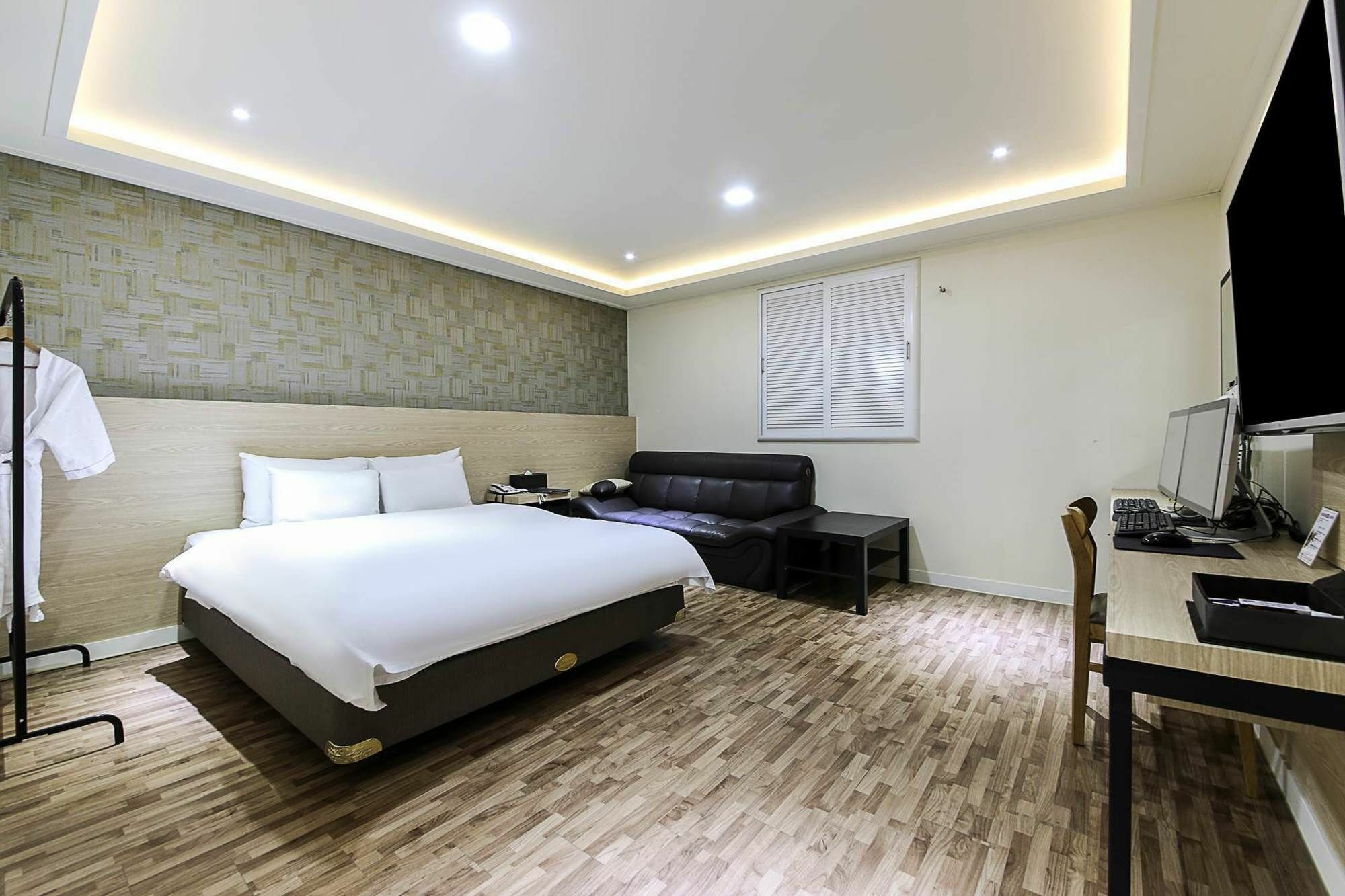 White Hotel Suwon Eksteriør bilde